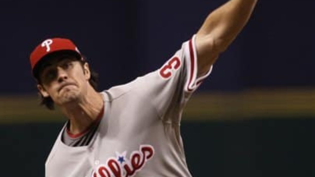 2008 WS Gm1: Hamels pitches seven strong innings 