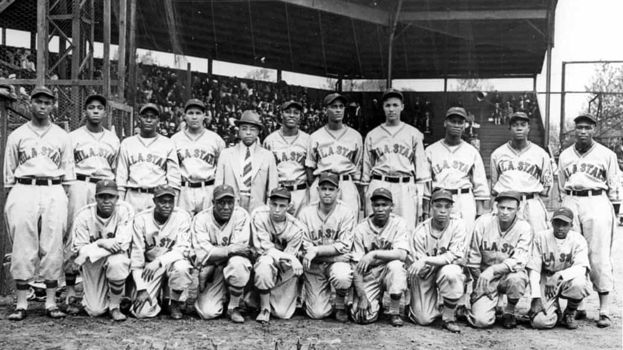 Uniform Analysis: Phillies vs. Braves (Negro League Throwbacks) - Crossing  Broad