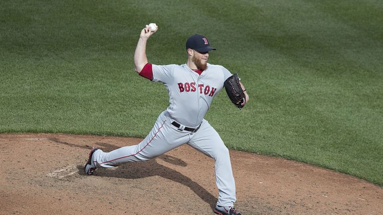 Phillies fans mimic Kimbrel's mannerisms 