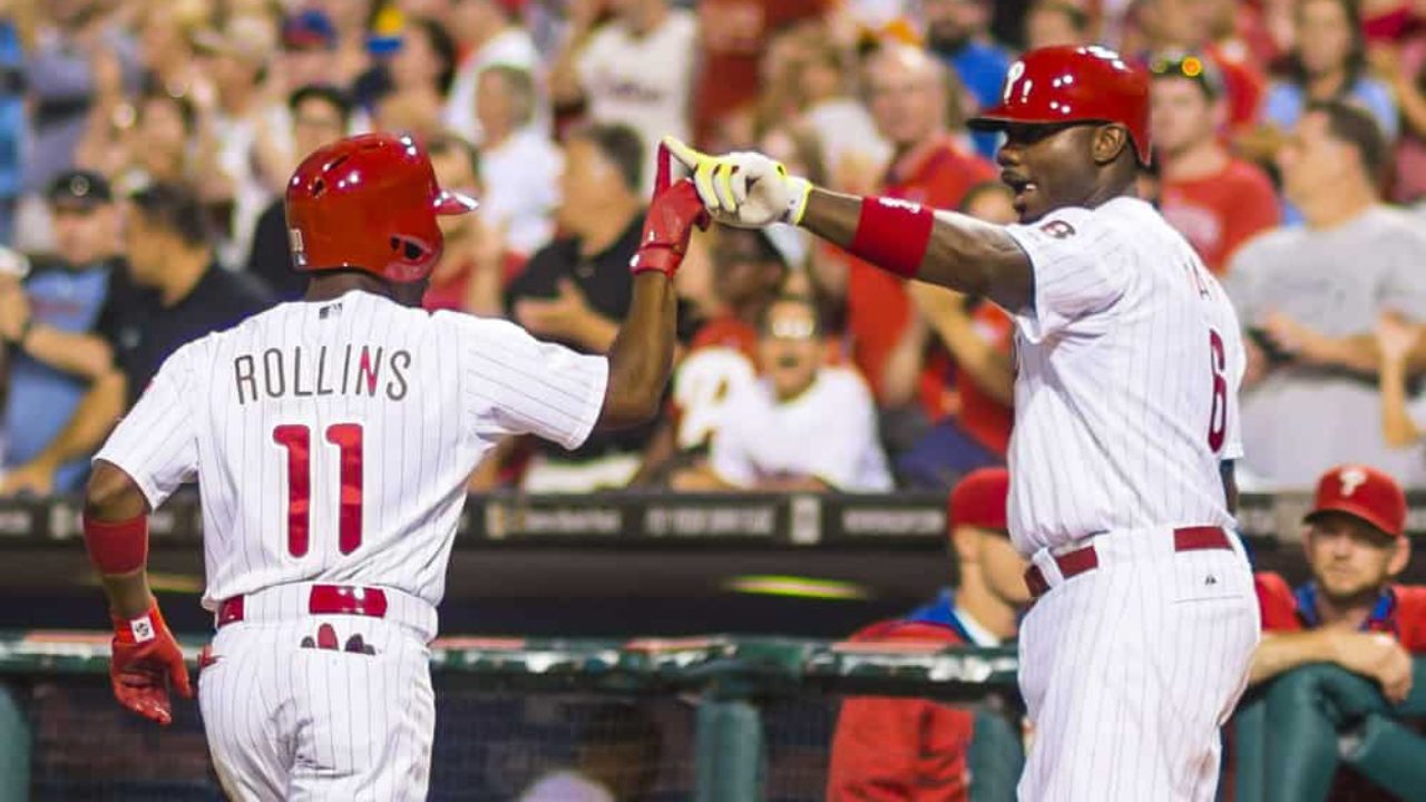 Roy Oswalt, Jimmy Rollins help Phillies even NLCS with Giants at 1