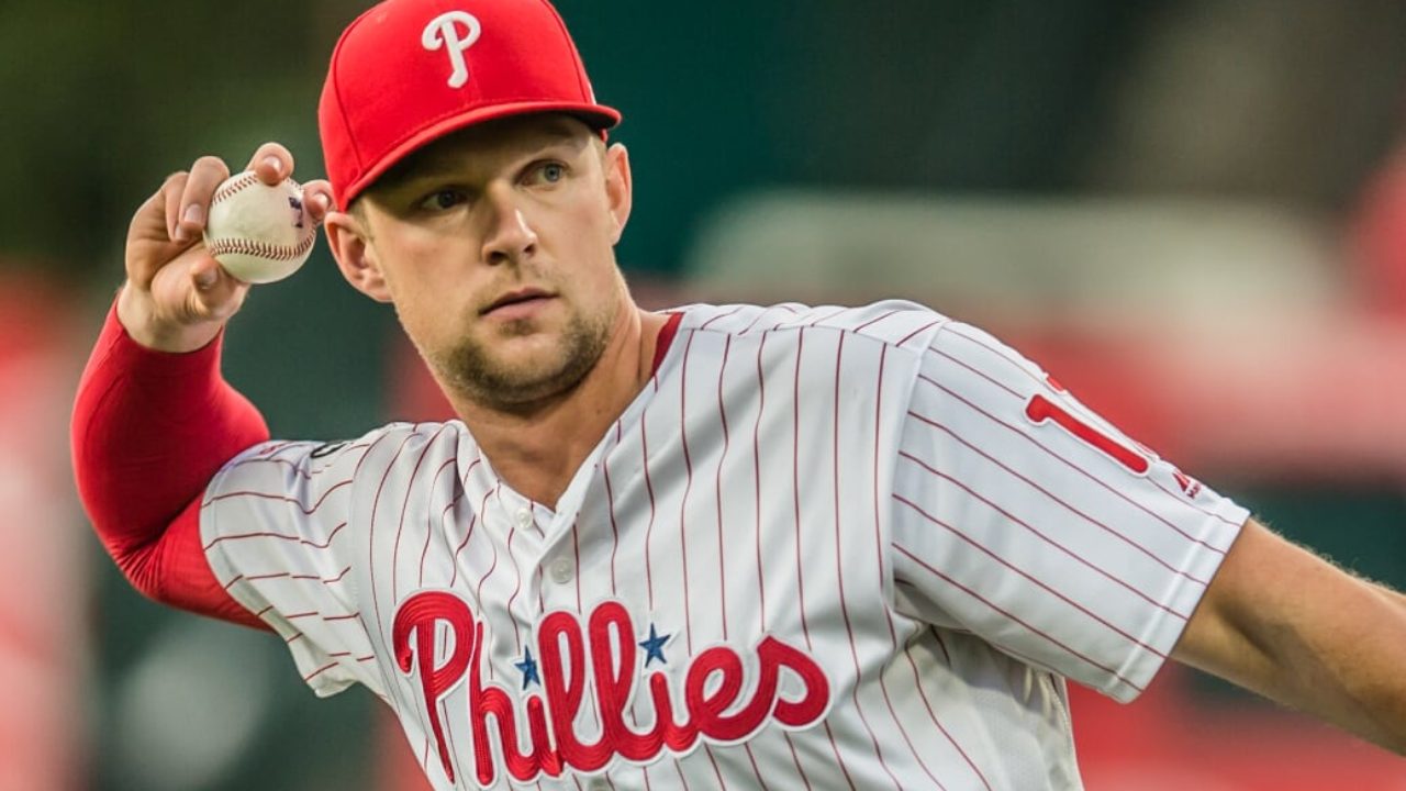 Phillies' Rhys Hoskins carted off field after scary non-contact
