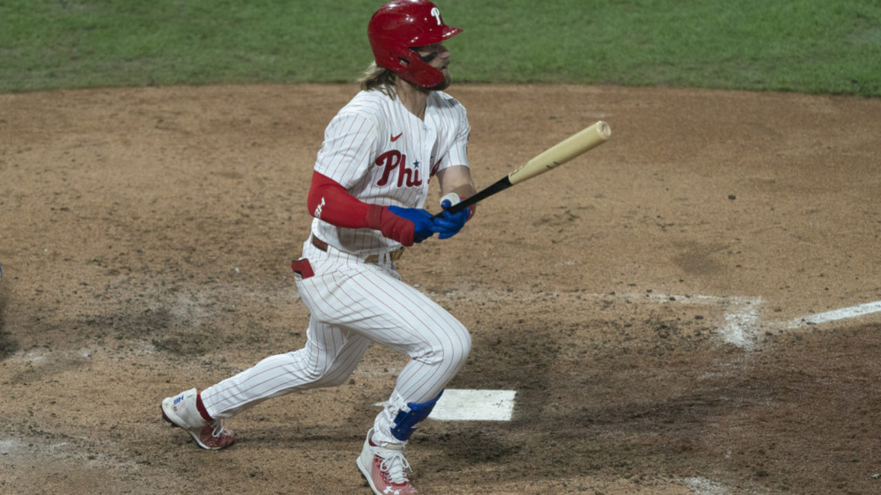 Harper rallies Phils past Blue Jays to sweep doubleheader