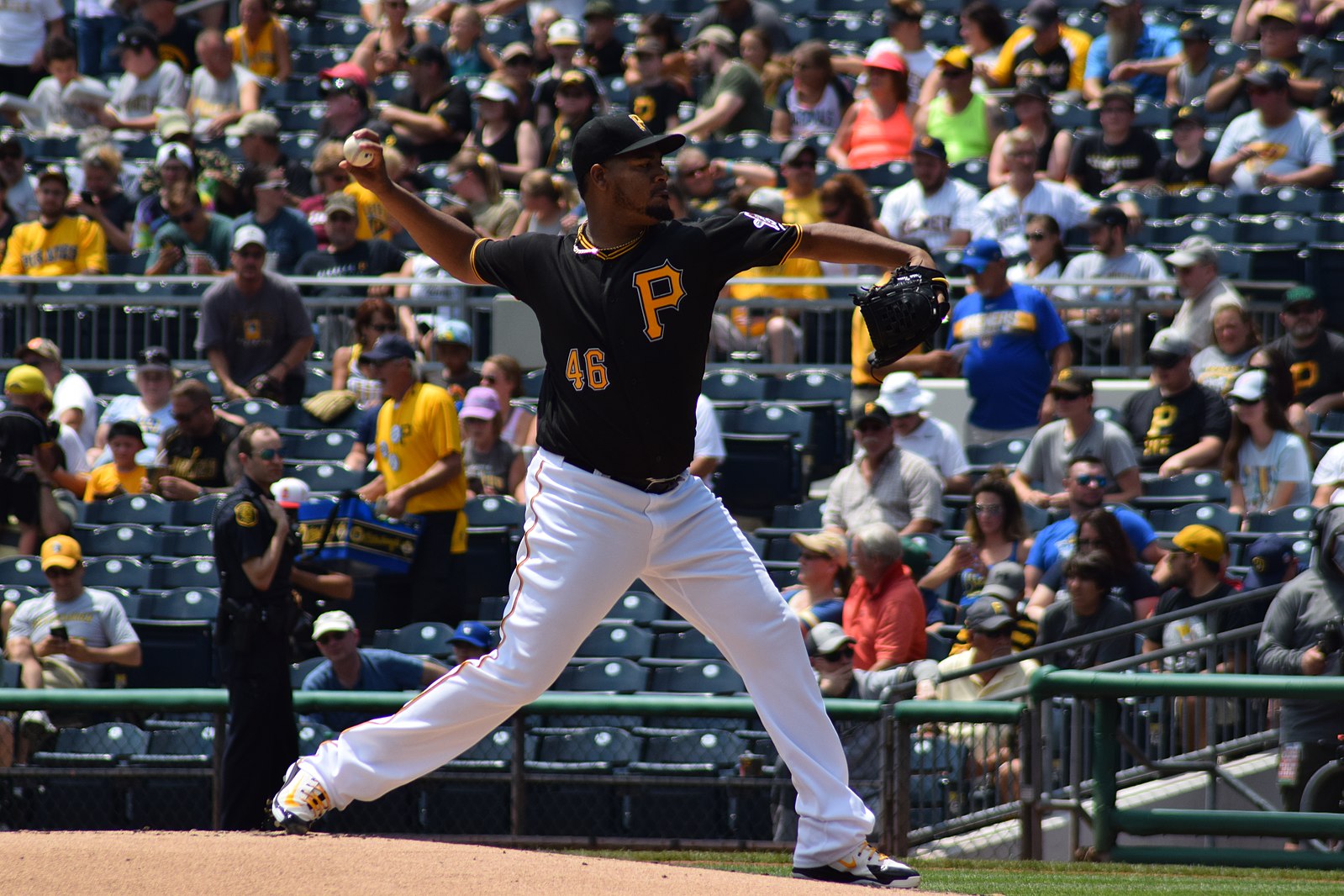 Pirates sign Ivan Nova to 3-year deal