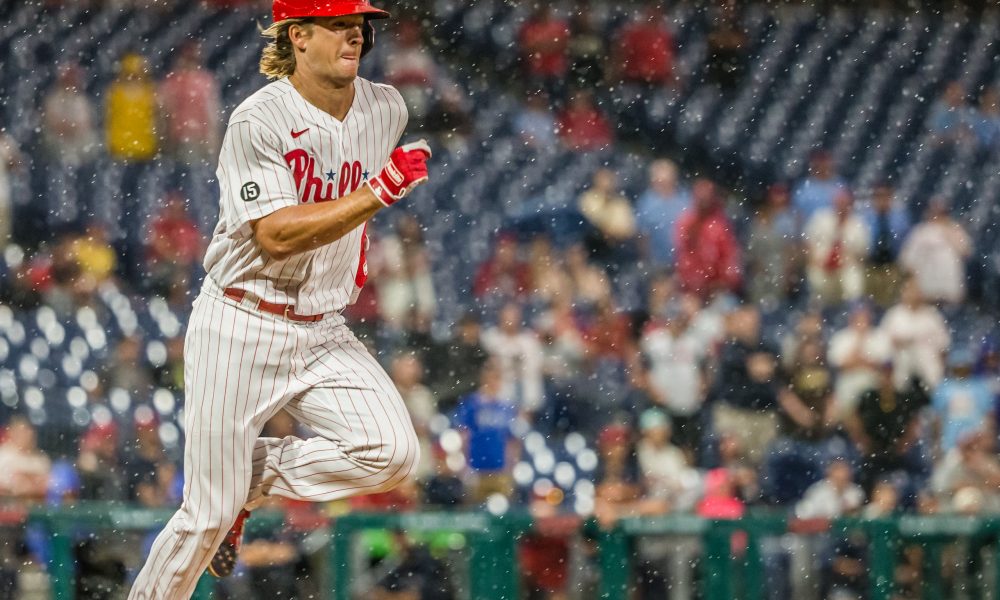 Former Phillie Luke Williams signs minor league deal with NL contender ...