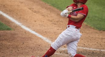 Watch: Rhys Hoskins receives nice ovation during ring ceremony