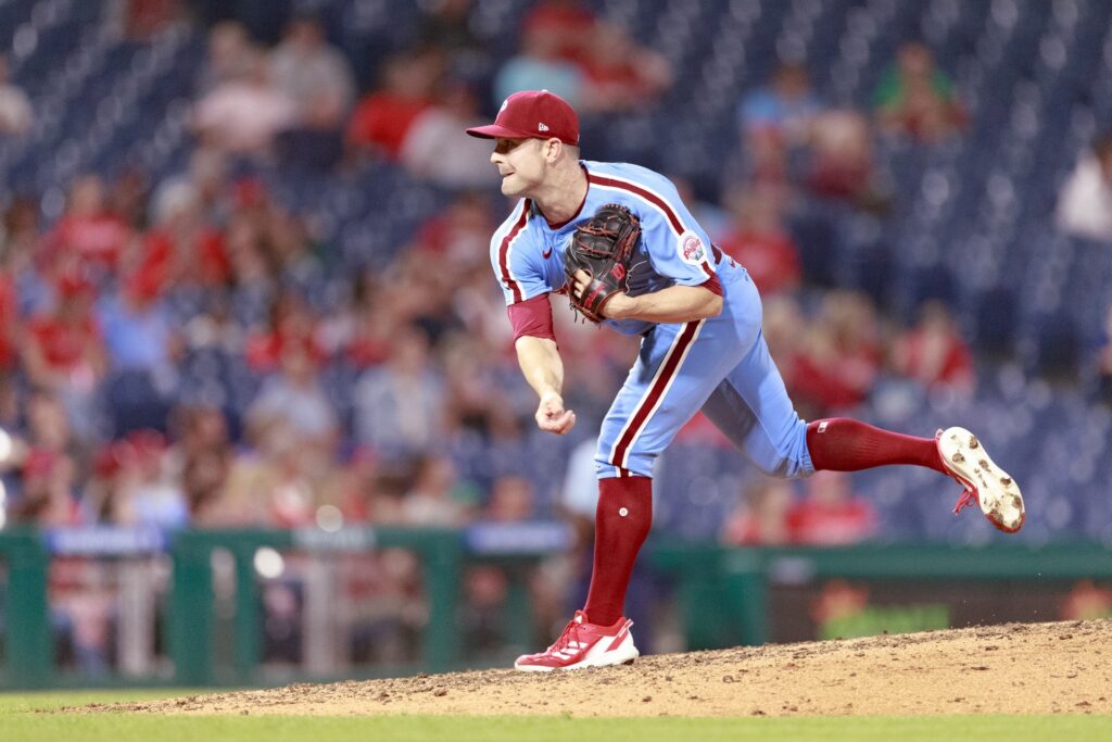 Phillies add Robertson on 2-year deal