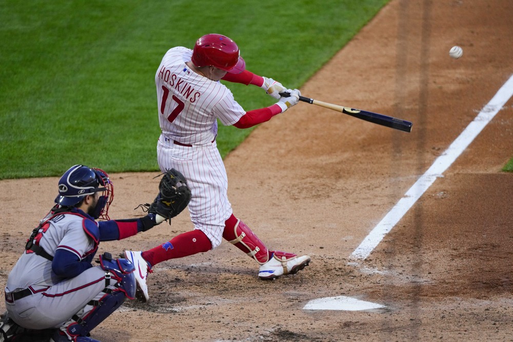 J.T. Realmuto homers twice as Phillies inch toward Wild Card