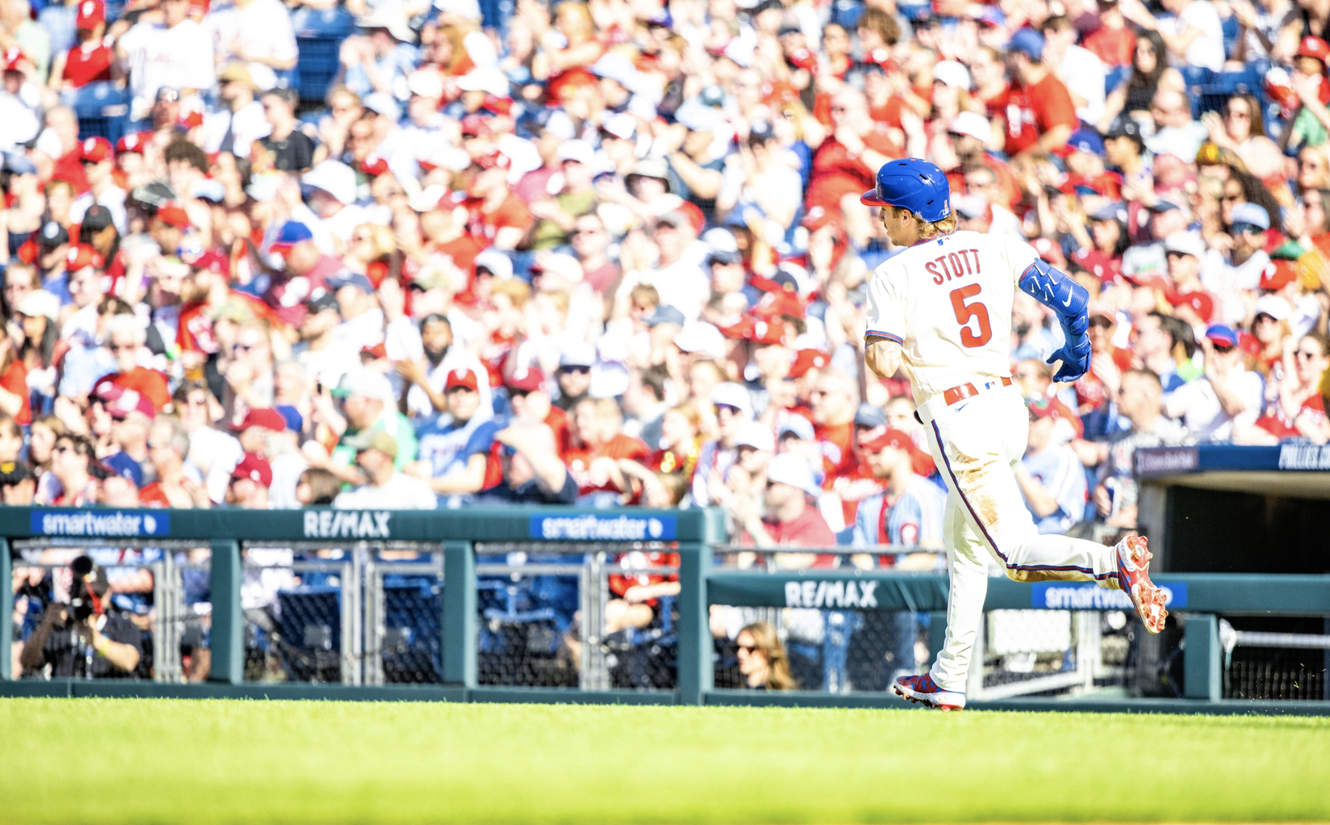 Bryson Stott's pinch-hit HR lifts Phillies over Cubs